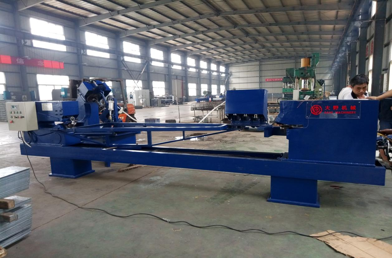 新鄉(xiāng)市大野機(jī)械制造有限公司對(duì)料塔扇形彎邊機(jī)的開發(fā)研制，升級(jí)換代的變化。